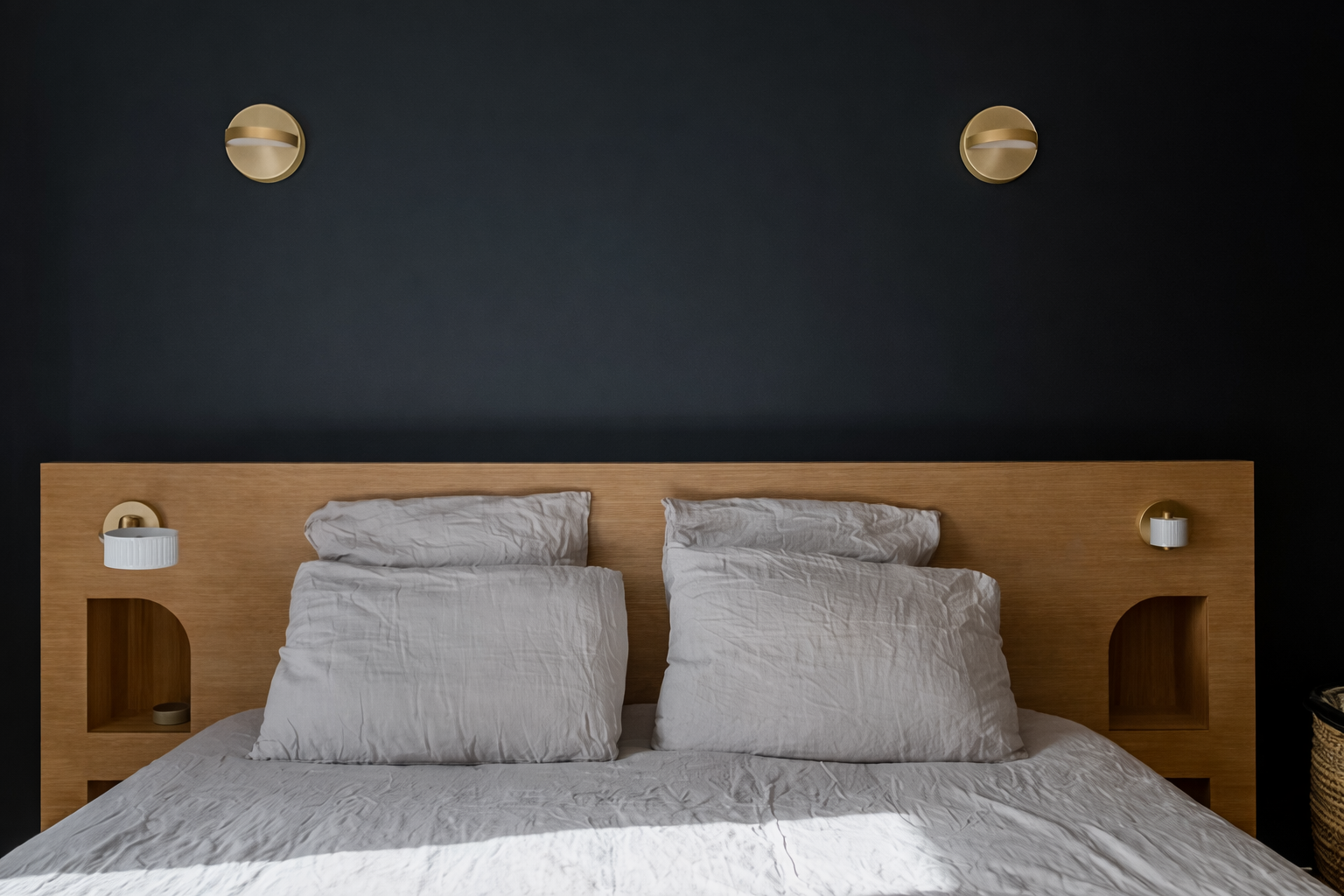 Tête de lit architecturale en bois – chambre contemporaine (copie)