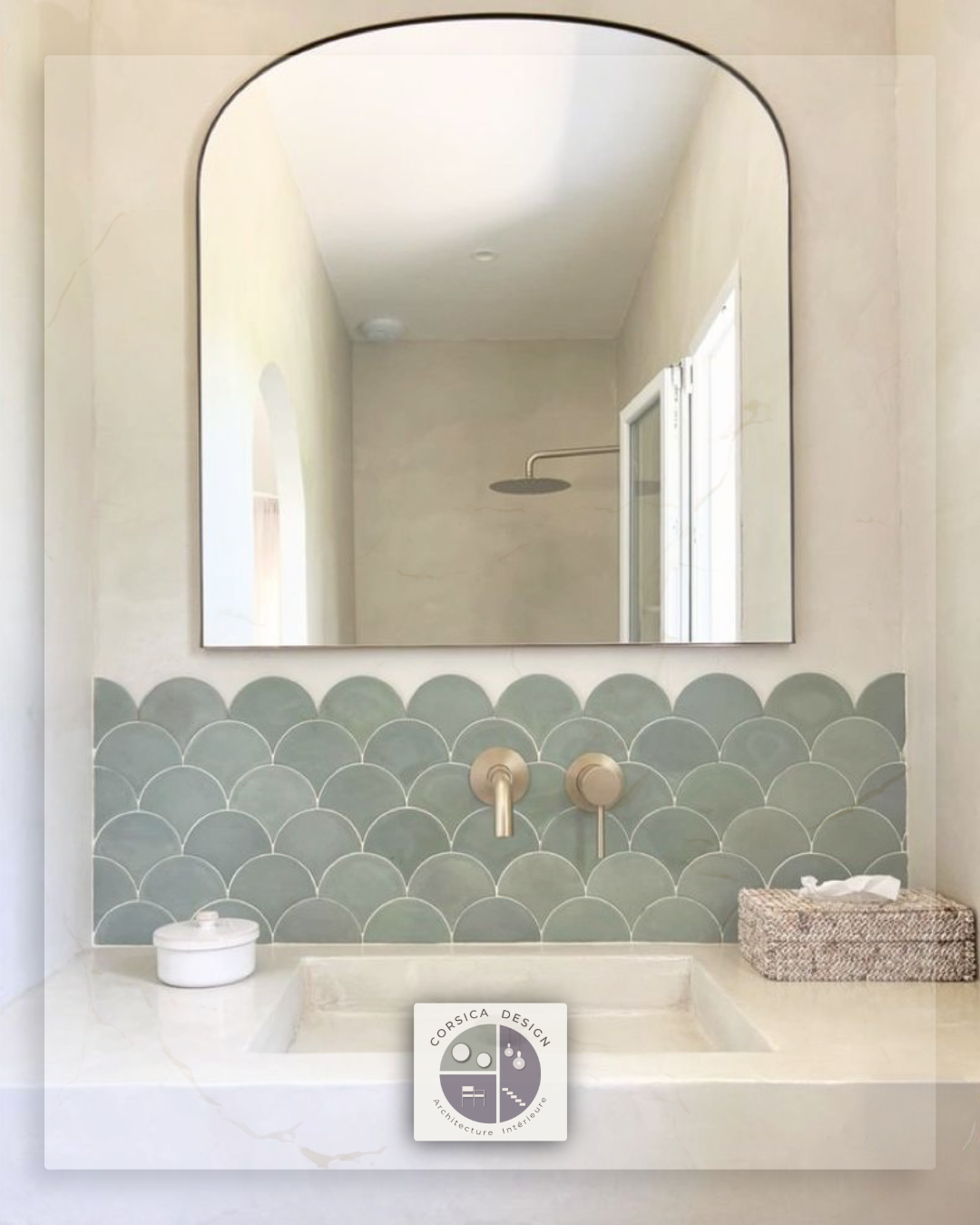 Crédence salle de bain carreaux écailles vertes